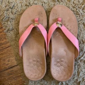 Vionic Flip Flops-size 10